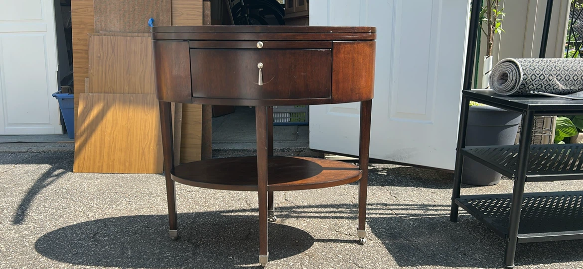 Pulaski Corporation Keepsakes Side Table