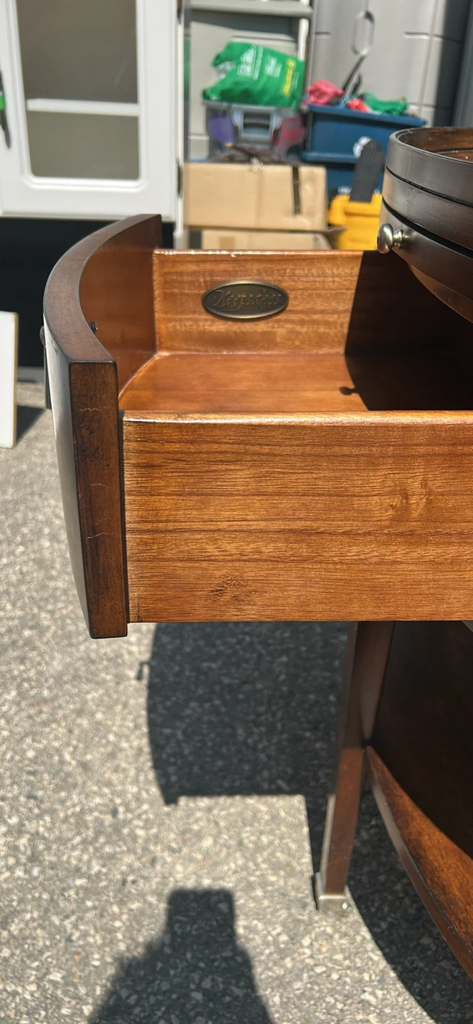 Pulaski Corporation Keepsakes Side Table - photo 3
