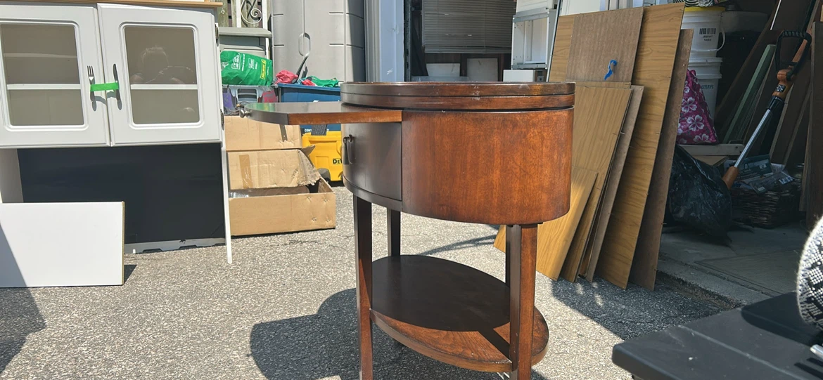 Pulaski Corporation Keepsakes Side Table - photo 4