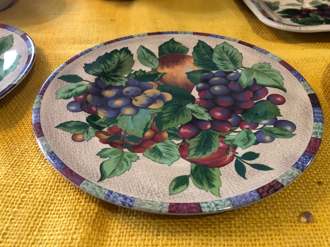 NEW set of four plates - photo 3