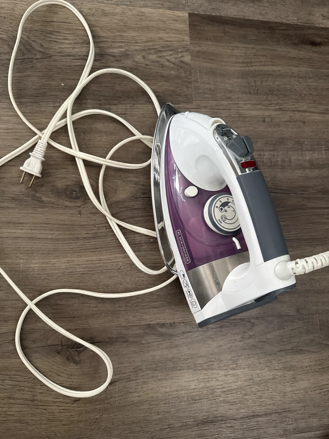 BLACK+DECKER Steam Iron
