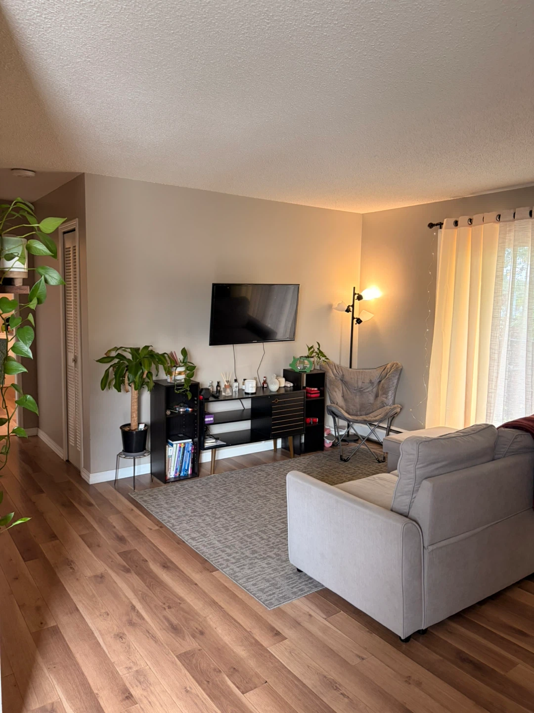 🏡 FULLY FURNISHED 1-BEDROOM – $1,300/MONTH!