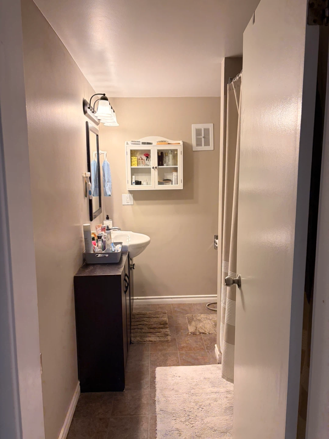 🏡 FULLY FURNISHED 1-BEDROOM – $1,300/MONTH! - photo 5
