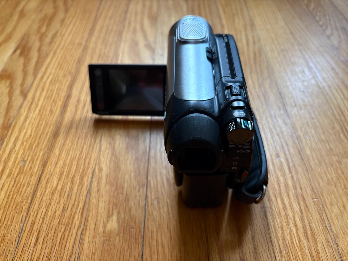 Sony Handycam DVD Camcorder with Carl Zeiss Lens - photo 2