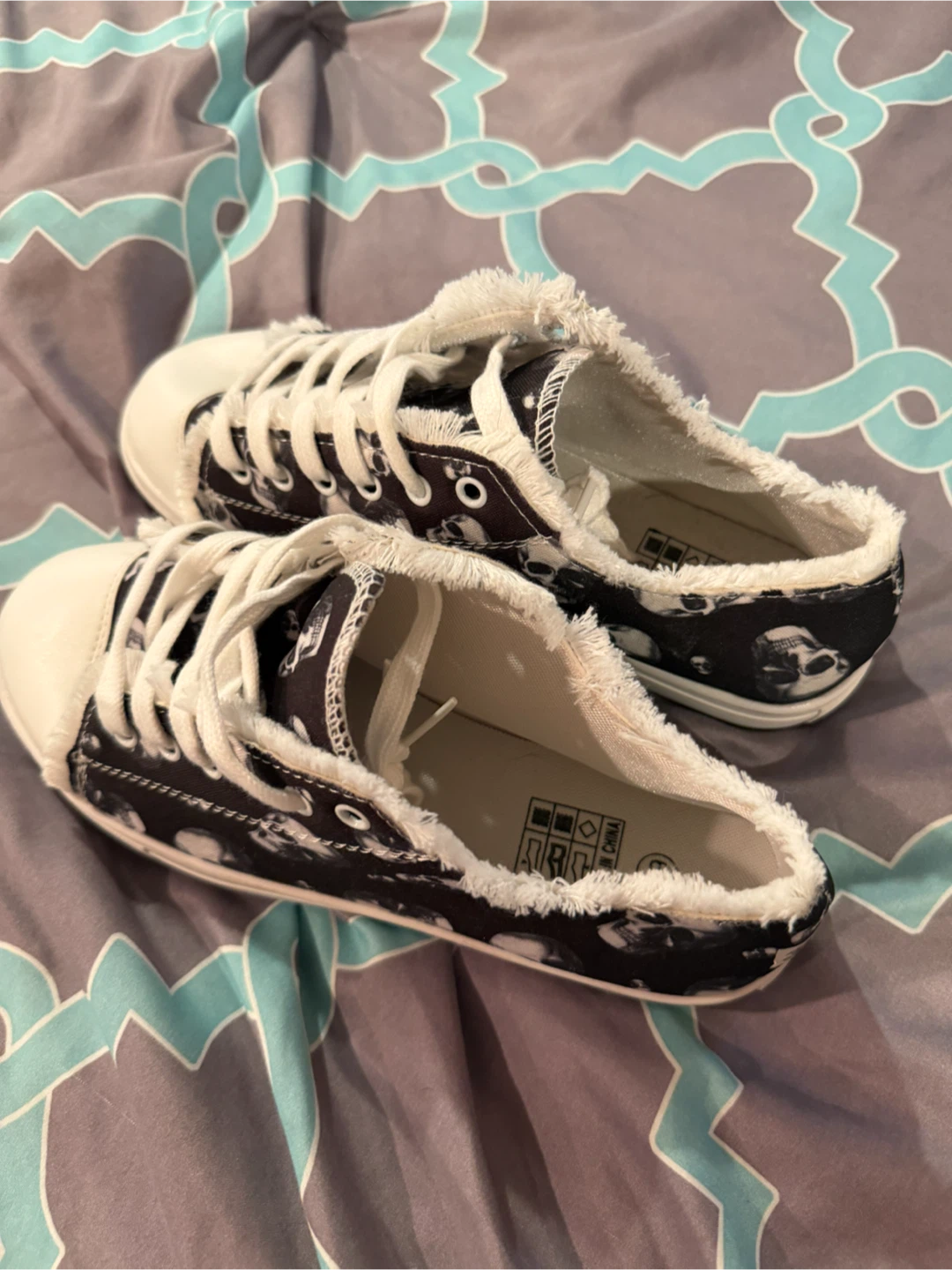 Skull Print Canvas Sneakers Size 39