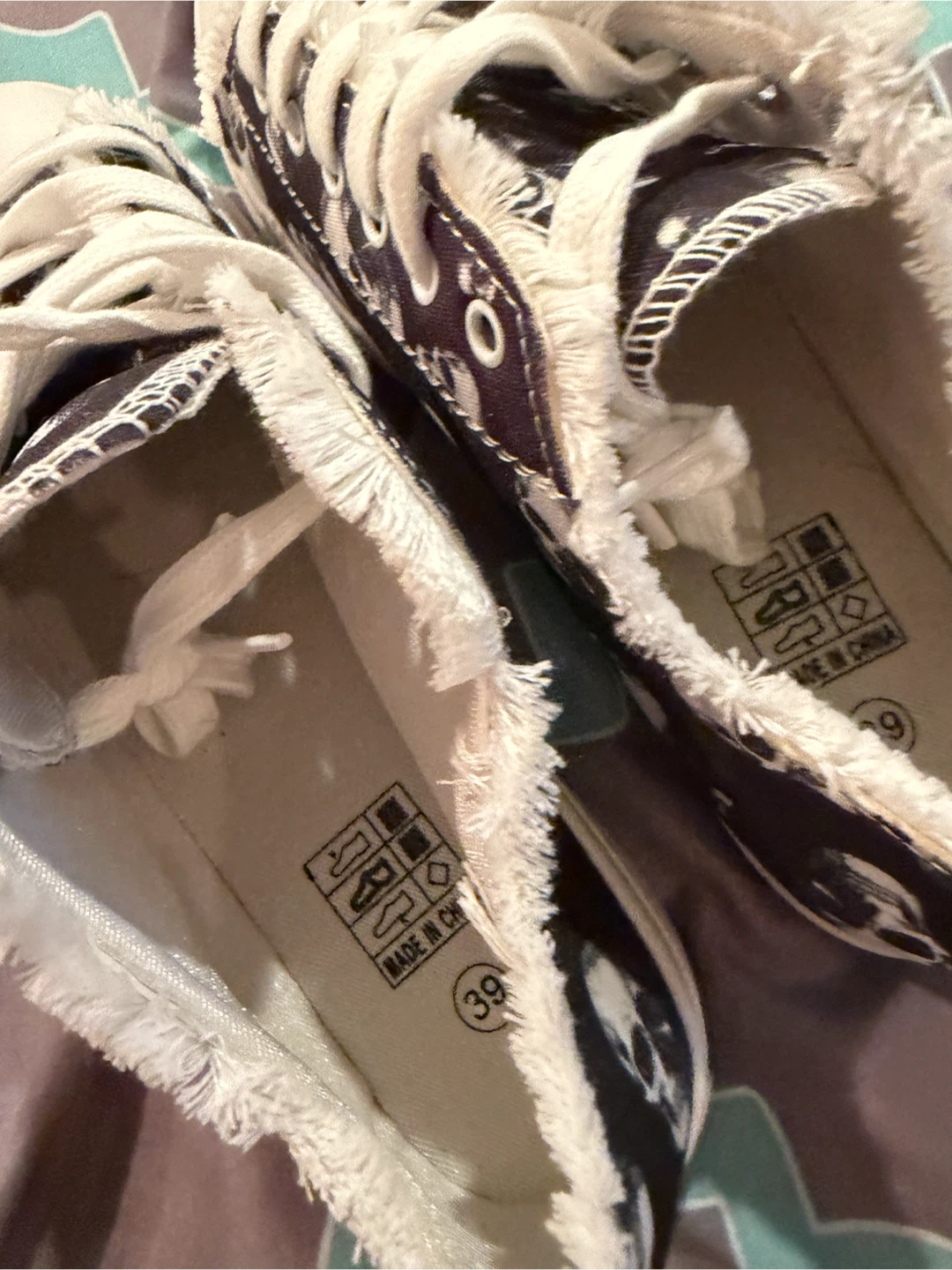 Skull Print Canvas Sneakers Size 39 - photo 2