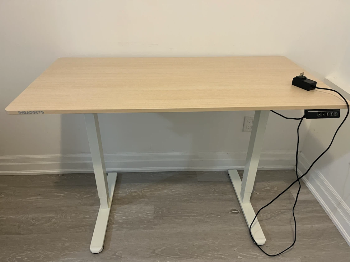 Height adjustable desk