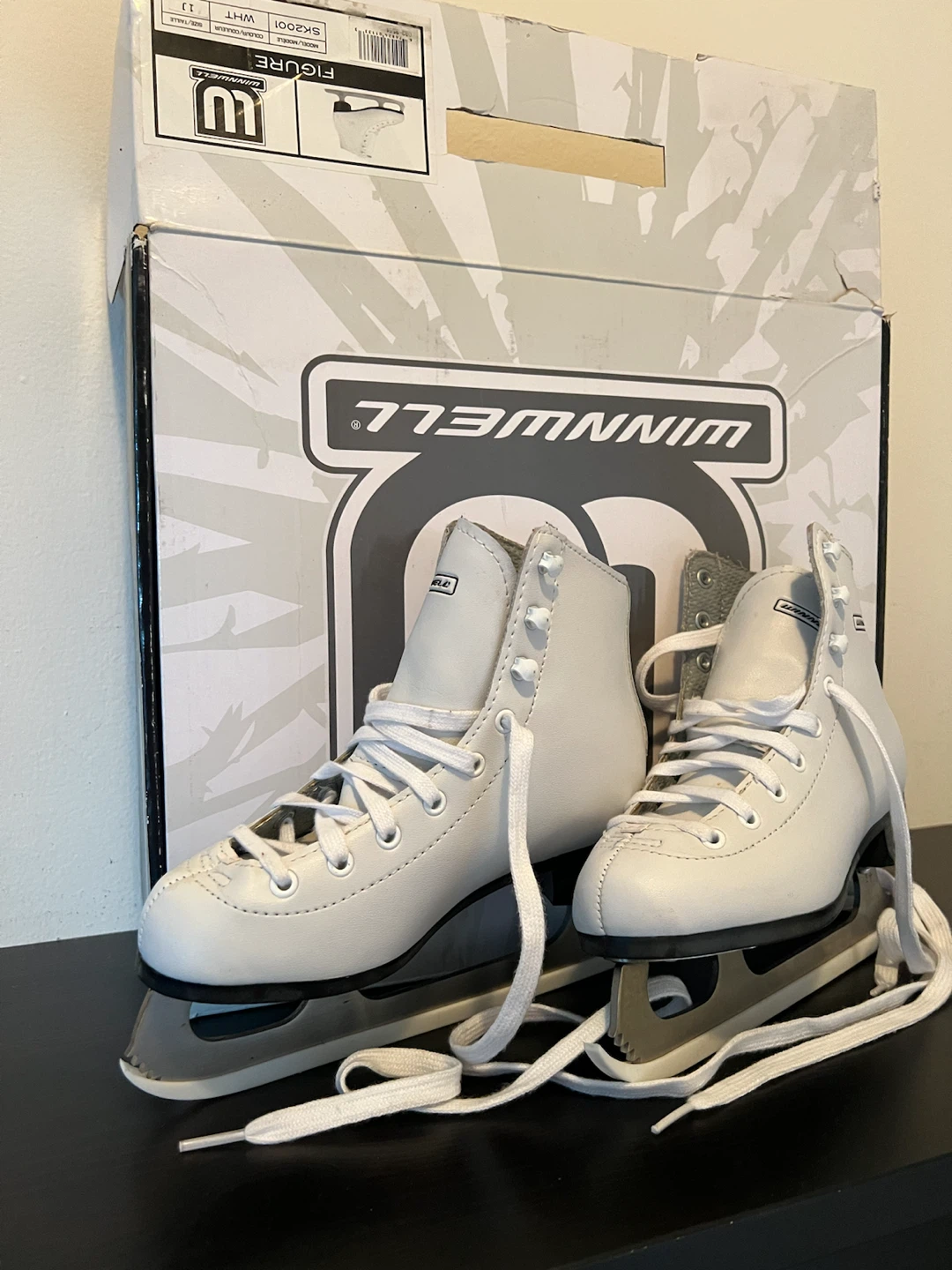 Winnwell Figure Skates Size 1J - photo 3