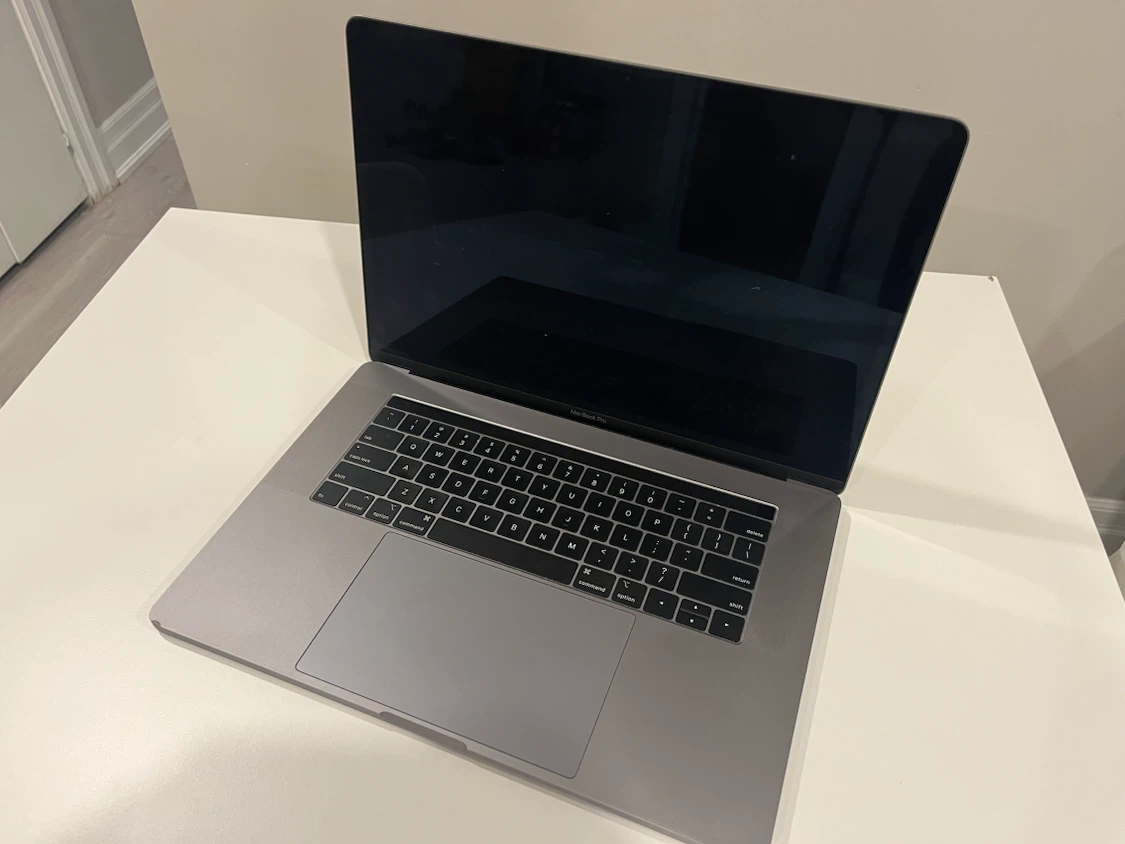 Apple MacBook Pro 15” 2018 - photo 2