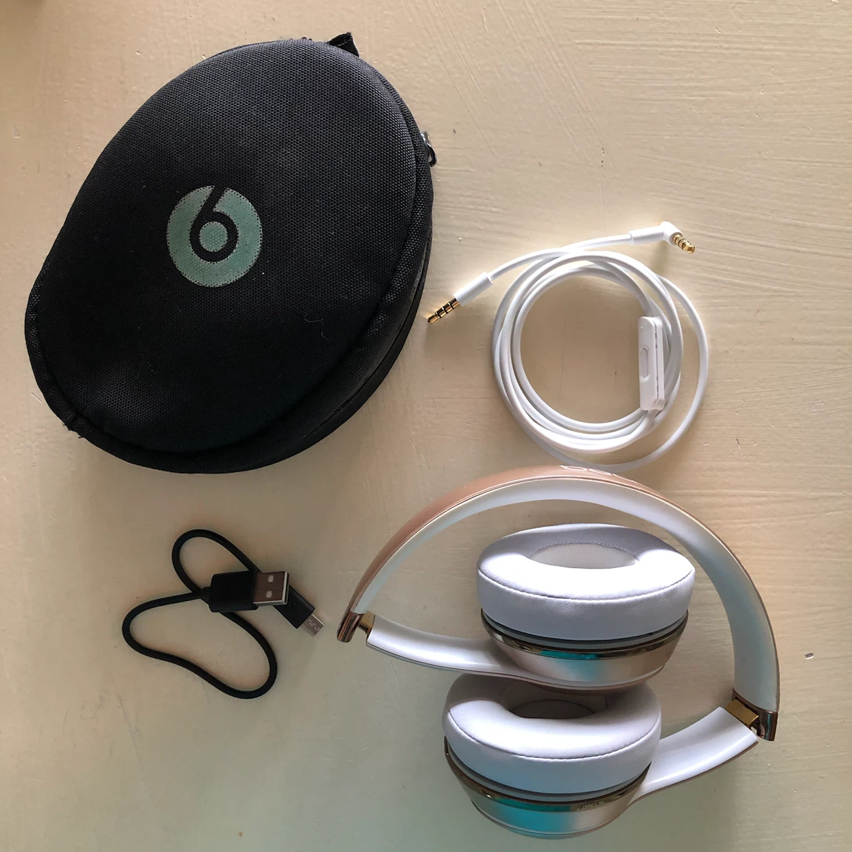 Beats Solo 3 Wireless Headphones - Gold