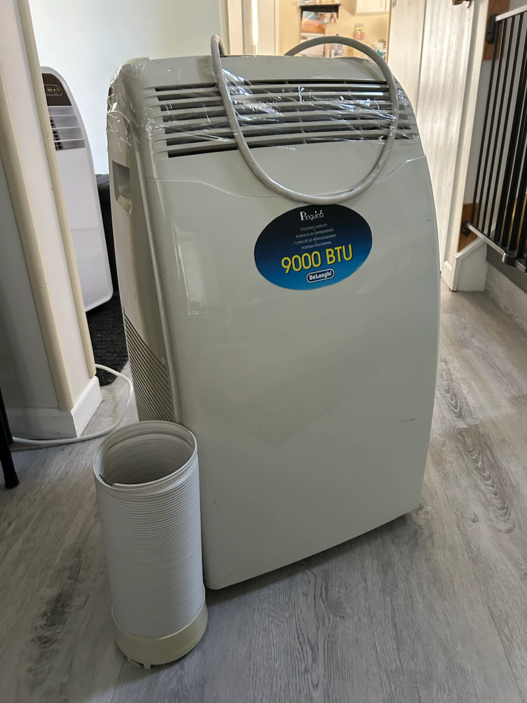 DeLonghi Pinguino 9000 BTU Portable Air Conditioner - photo 2