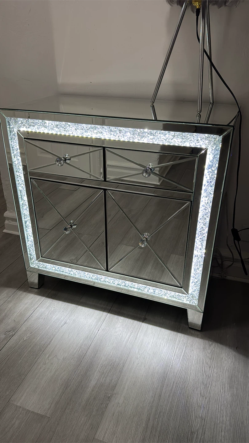 Gabinete Espejado Glam con Luces LED – Como Nuevo