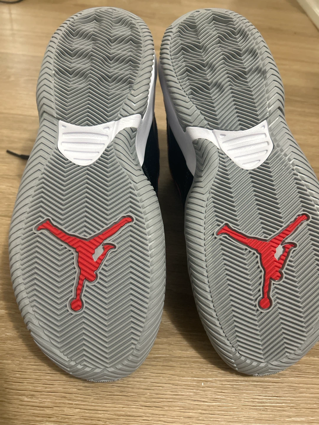 Nike Jordan "Flight" Basketball Shoes - photo 4