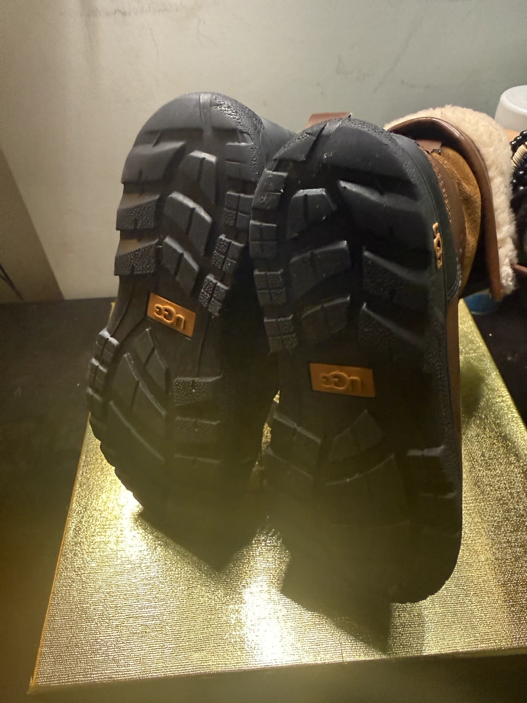 Unisex boy/girl winter UUG boots size 4 - photo 2