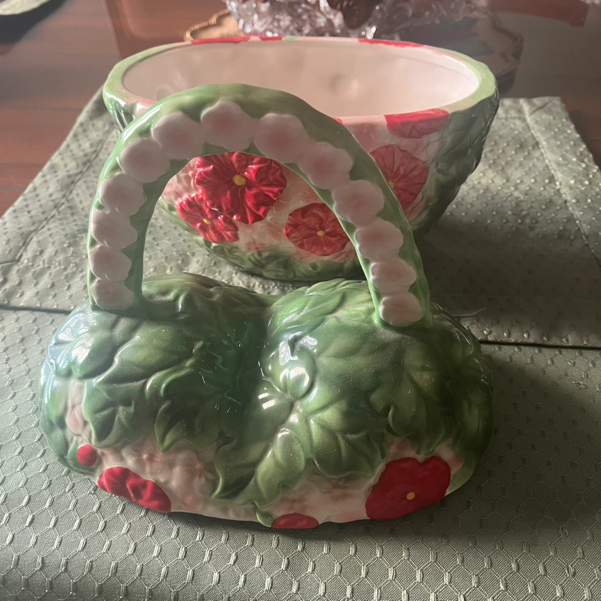 David's Cookies Ceramic Heart Basket Cookie Jar - photo 2
