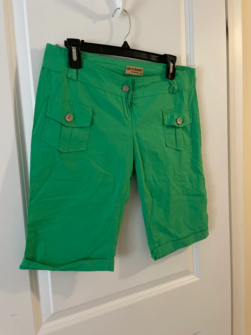 WELAT-BAWER Collection Green Shorts Size 42