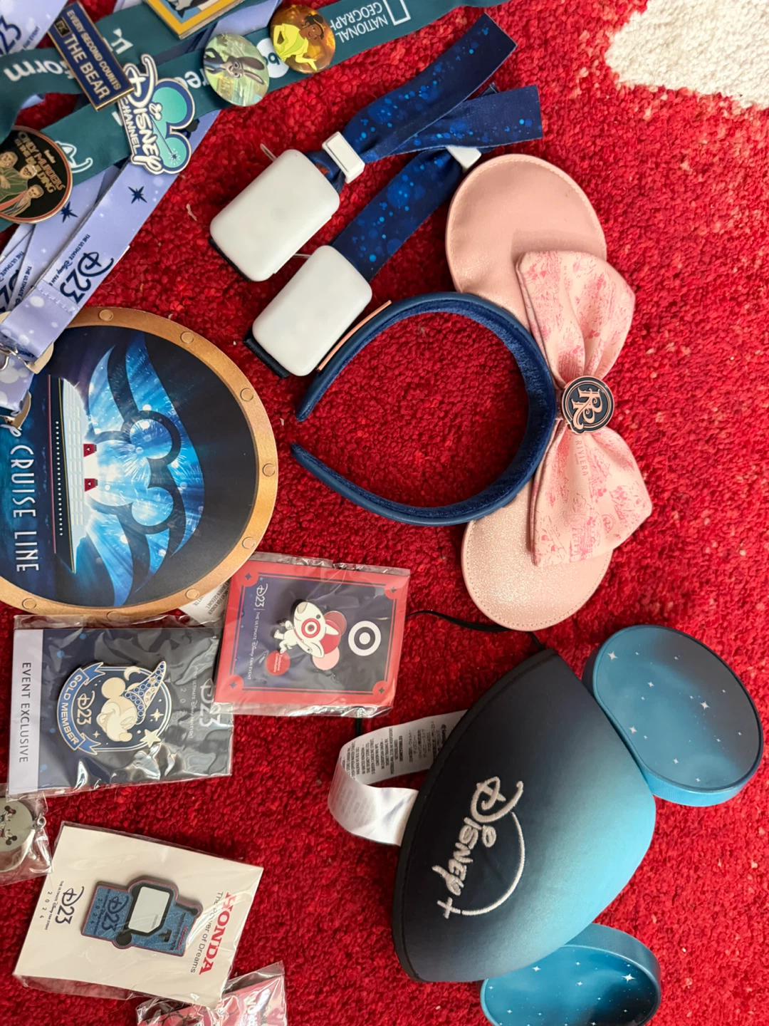 Disney pins and headbands D23 Collectibles - photo 2