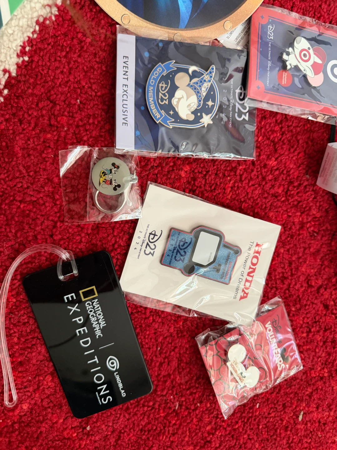 Disney pins and headbands D23 Collectibles - photo 4