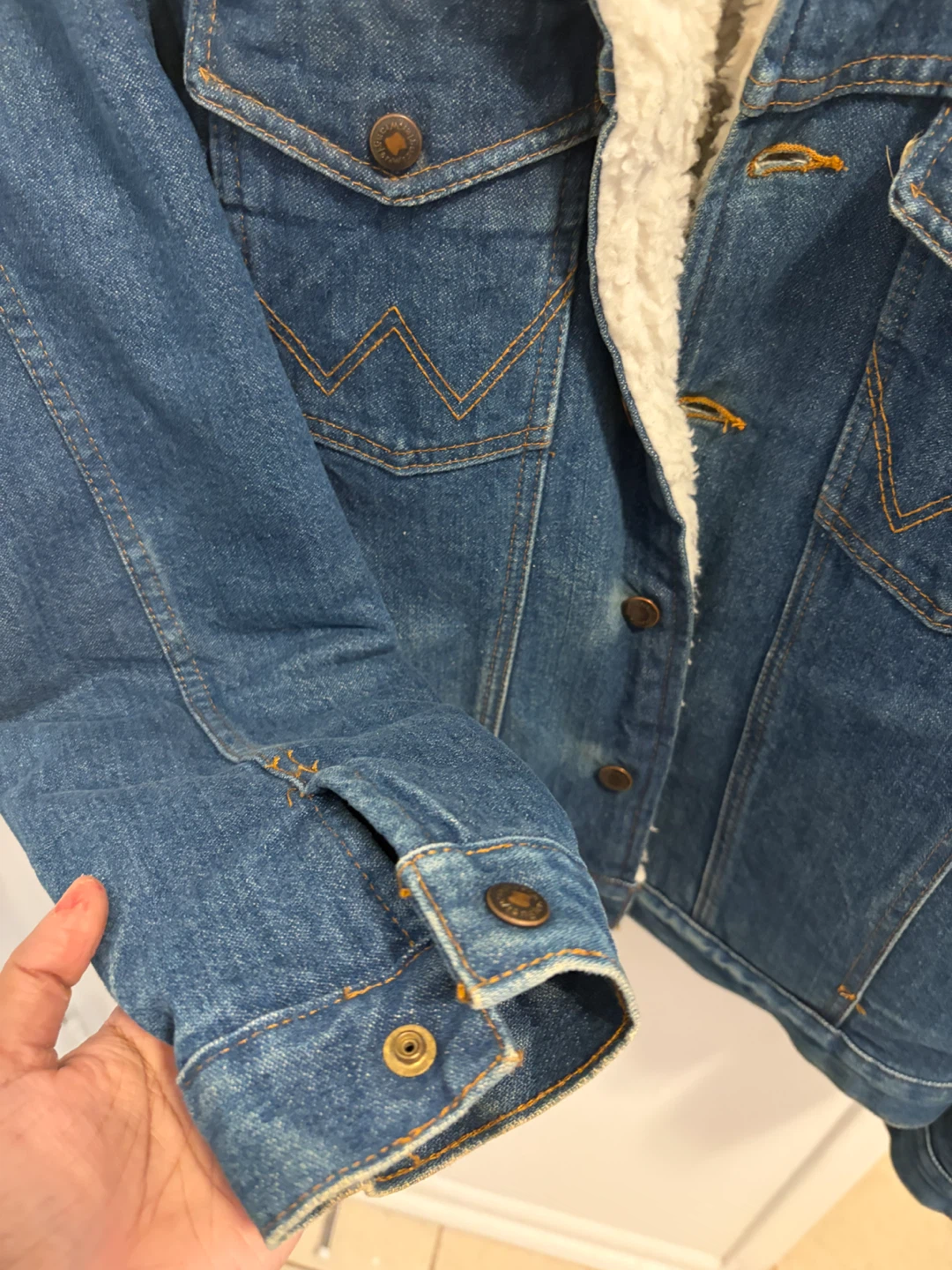 Wrangler Sherpa Lined Denim Jacket - Size M - photo 3