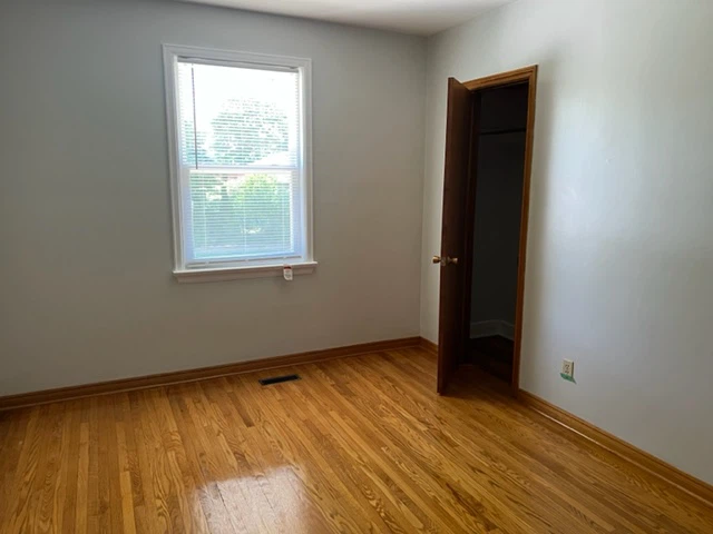 3 bed 1 bath house for rent - photo 4