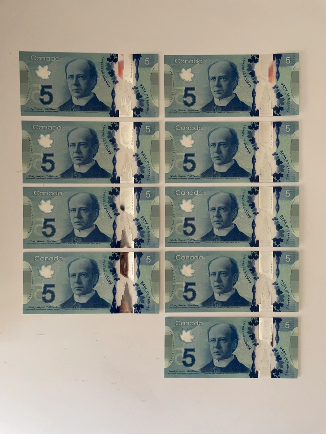 Mint condition $5 bills in sequence