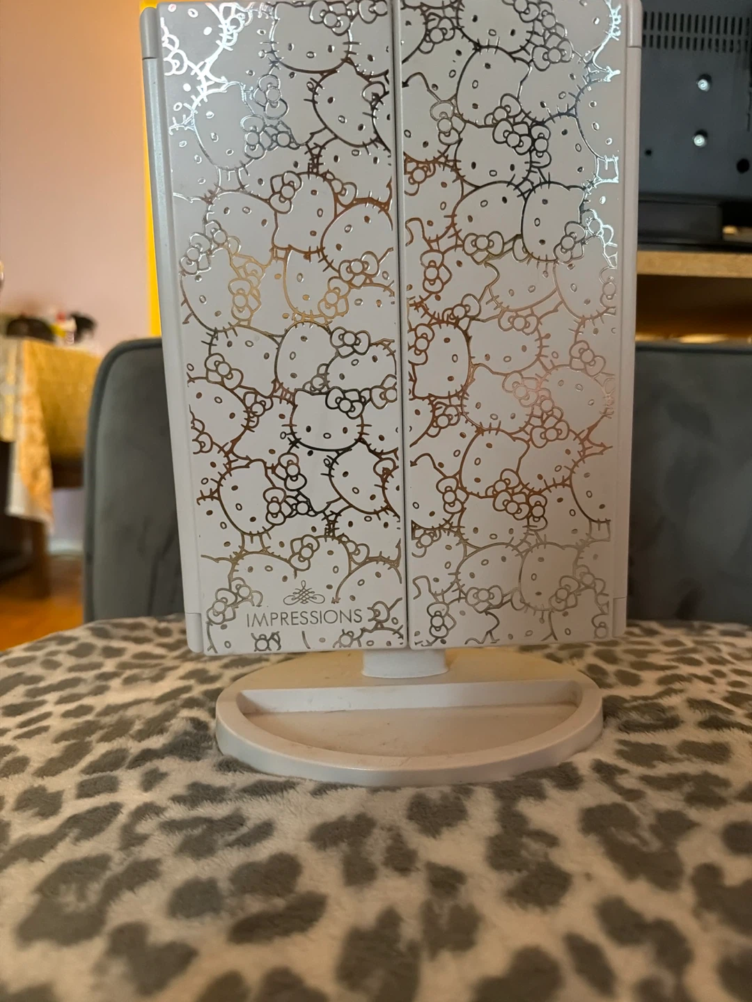Impressions Hello Kitty Lighted Makeup Mirror