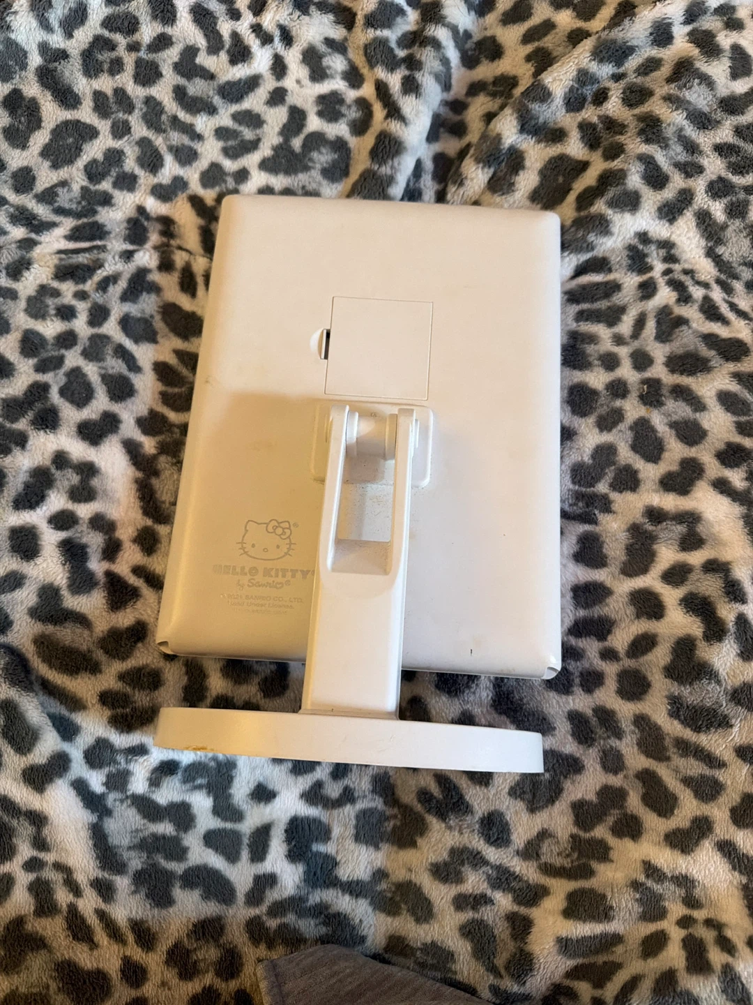 Impressions Hello Kitty Lighted Makeup Mirror - photo 4