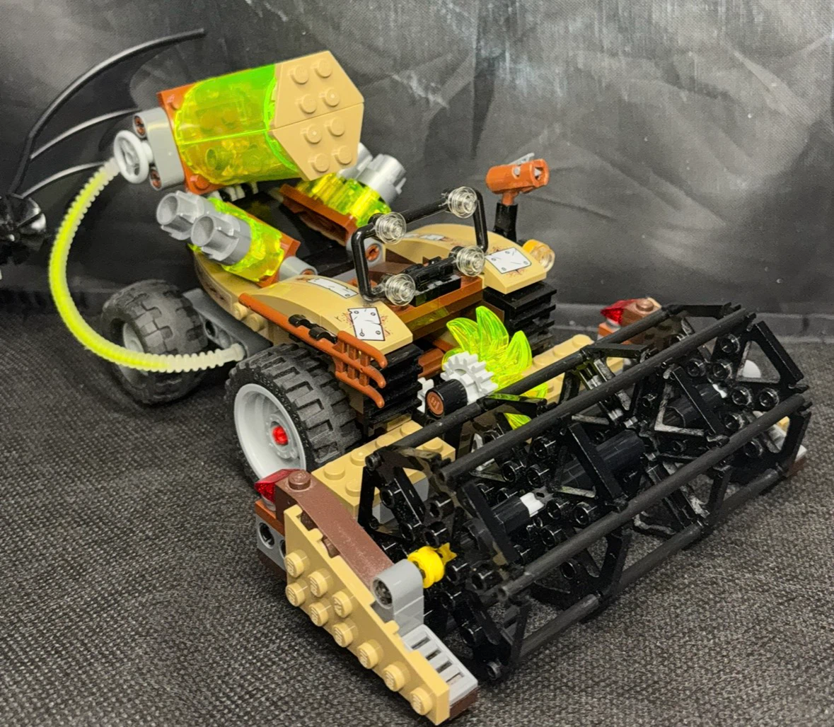 LEGO - DC BatMan Scarecrow Harvest of Fear 76054 - 90% complete - photo 3