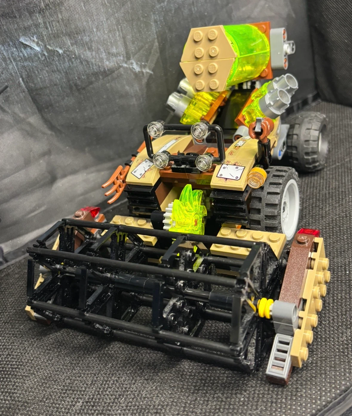 LEGO - DC BatMan Scarecrow Harvest of Fear 76054 - 90% complete - photo 5