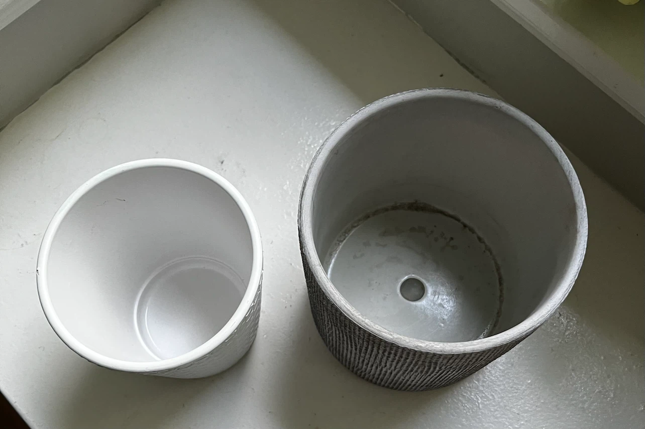 2 Ceramic Planters - photo 2