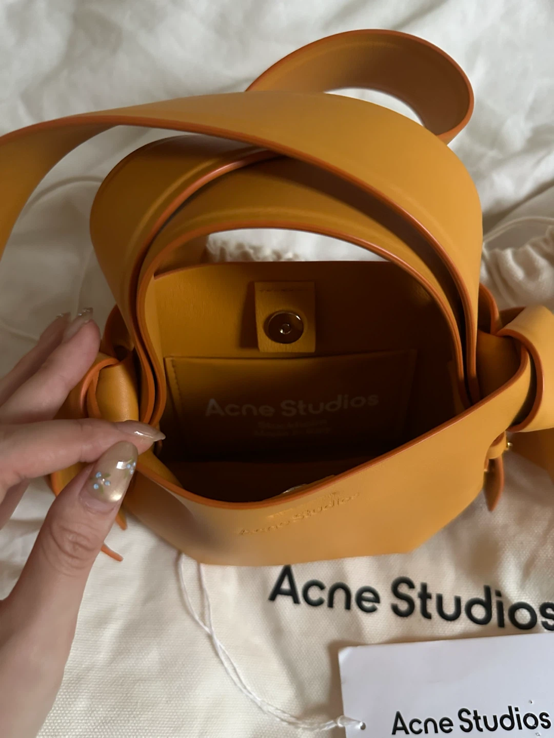 [NWT] Acne Studios Musubi Mini Leather Bucket Bag - photo 4