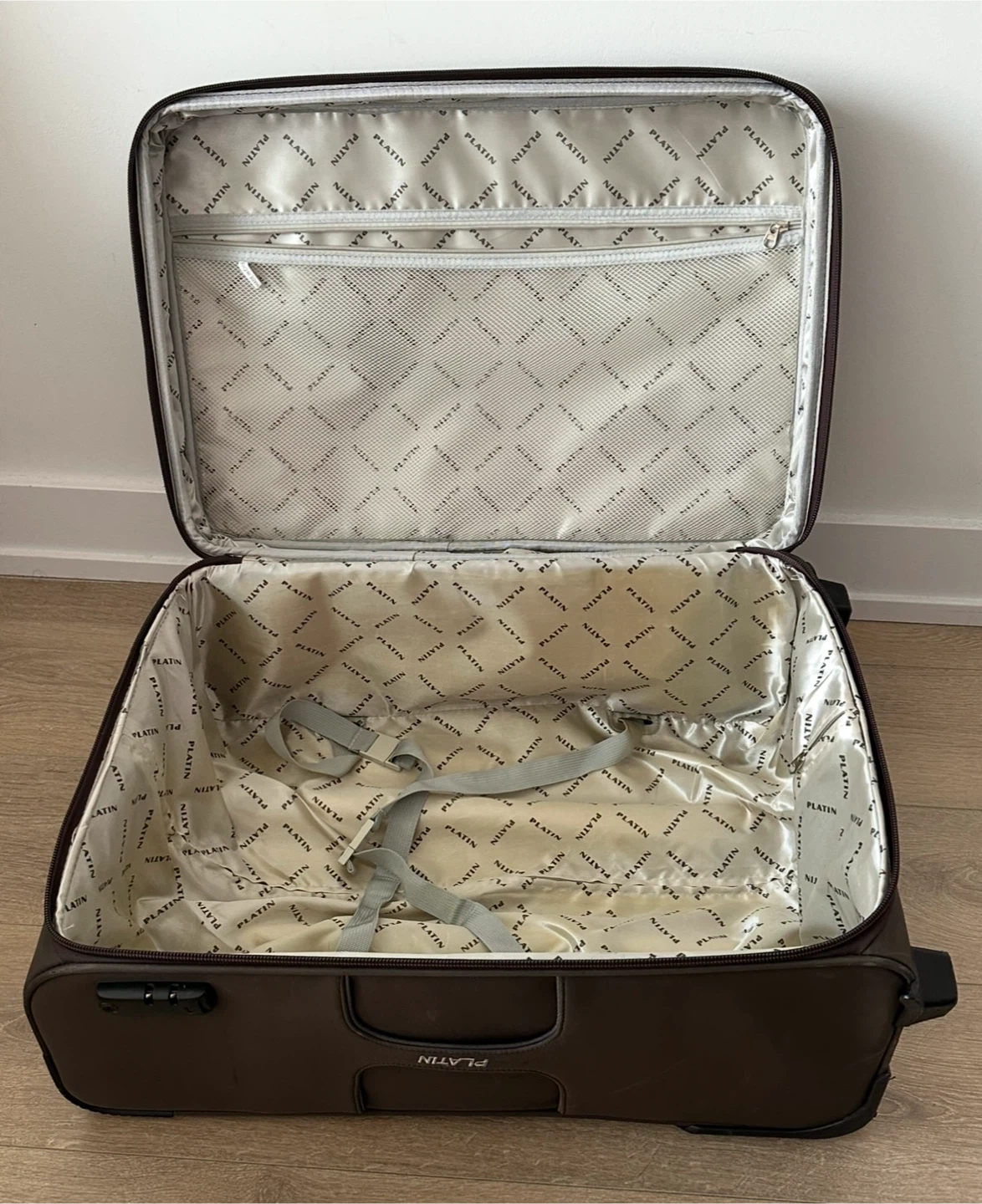Platin Rolling Suitcase - (check in luggage) Size M - 26 inches - photo 2