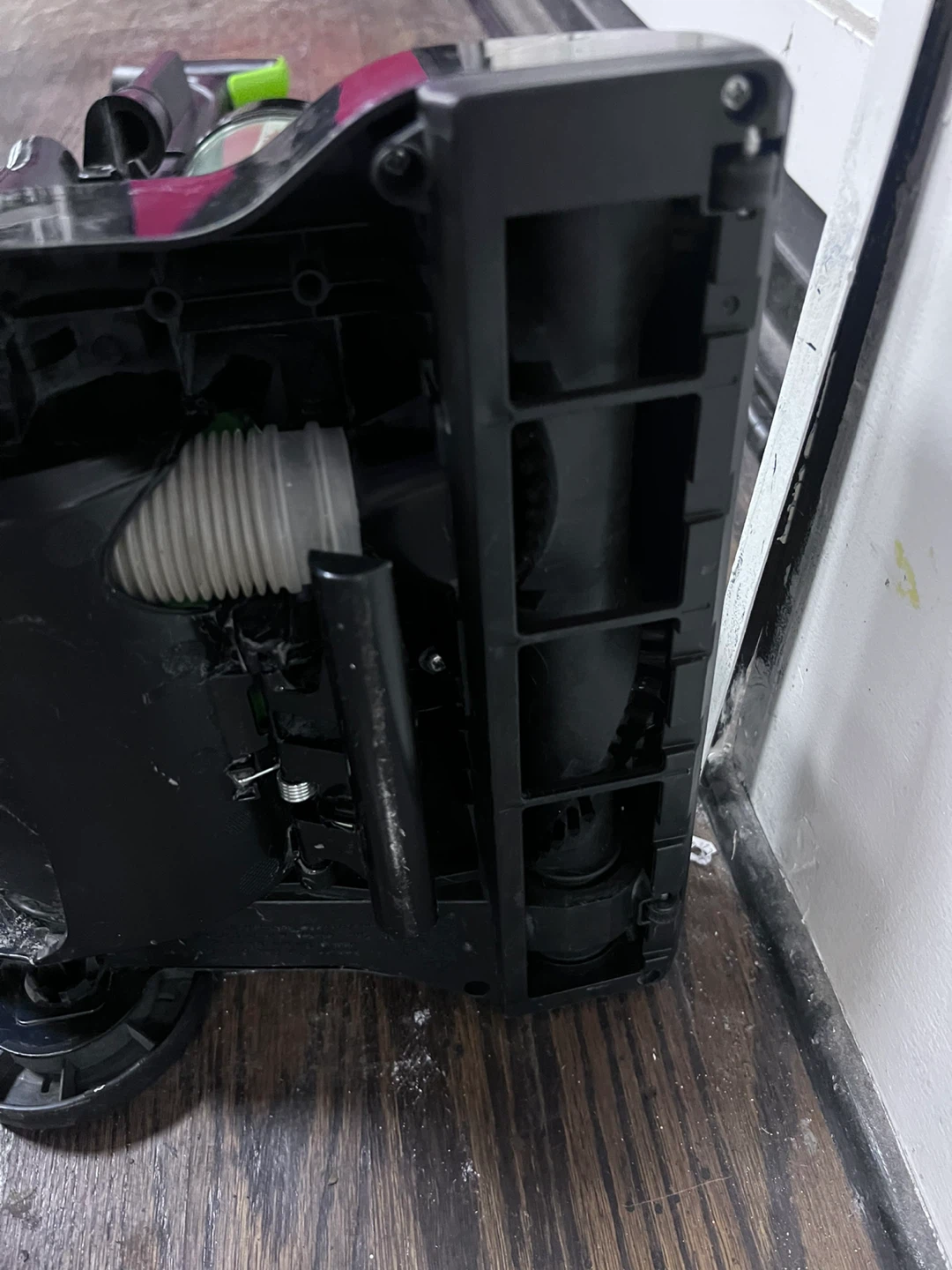 Eureka AirSpeed Vacuum Cleaner - photo 4