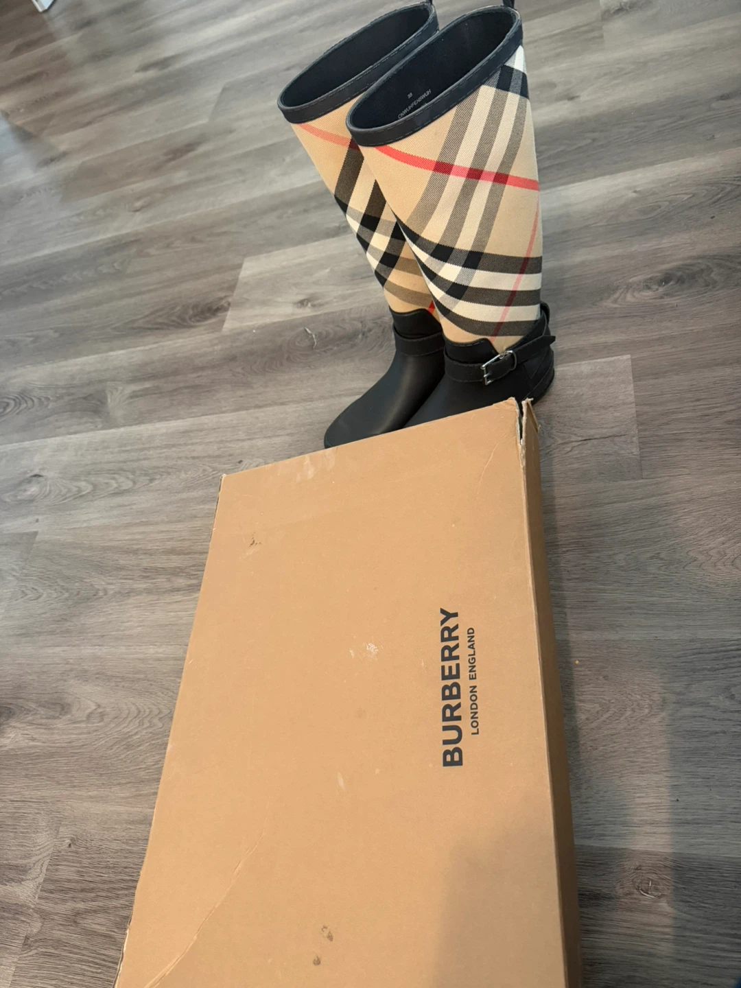 Burberry Rain Boots - photo 2