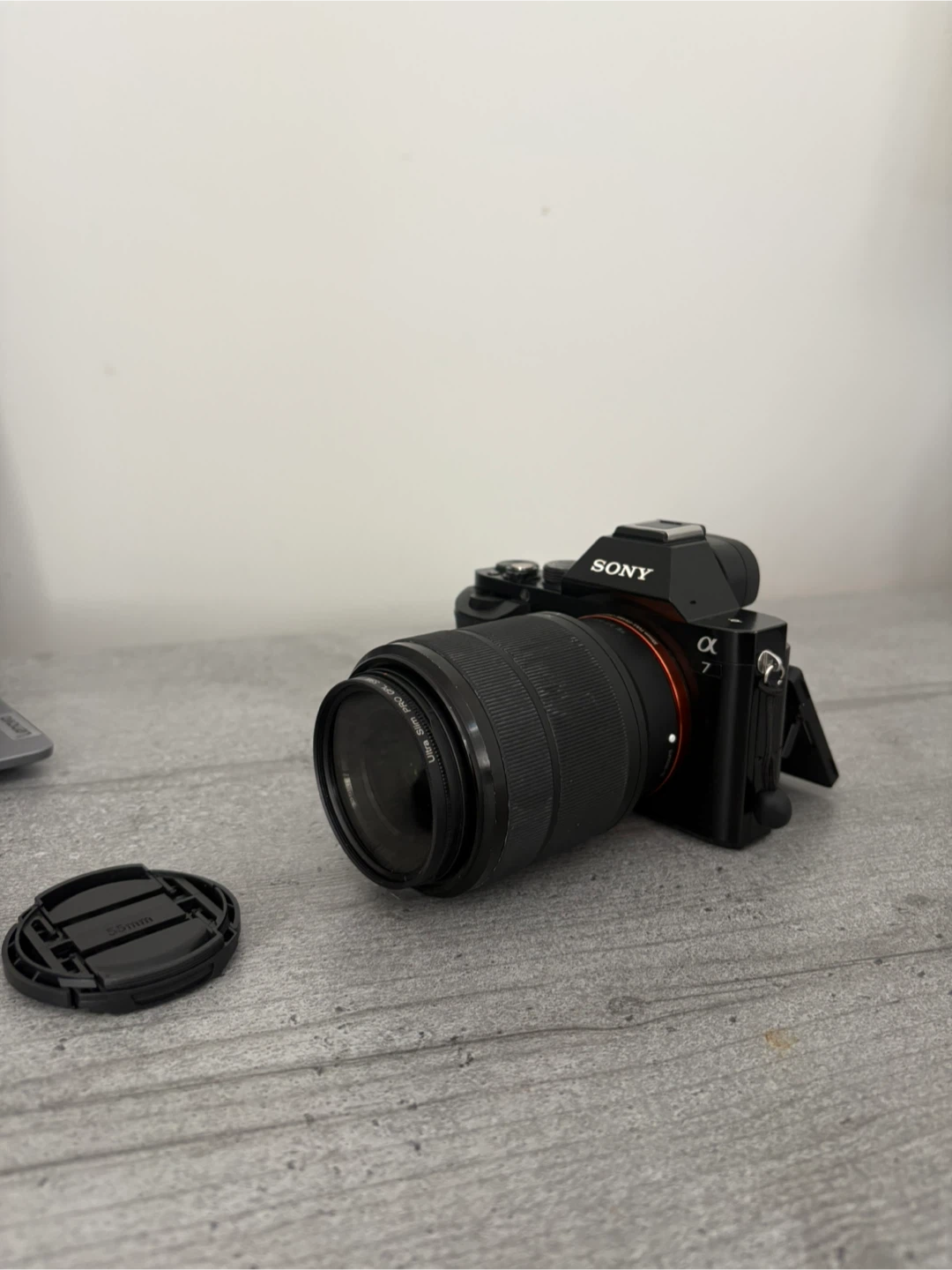 Sony Alpha a7 w/ kit lens - photo 2
