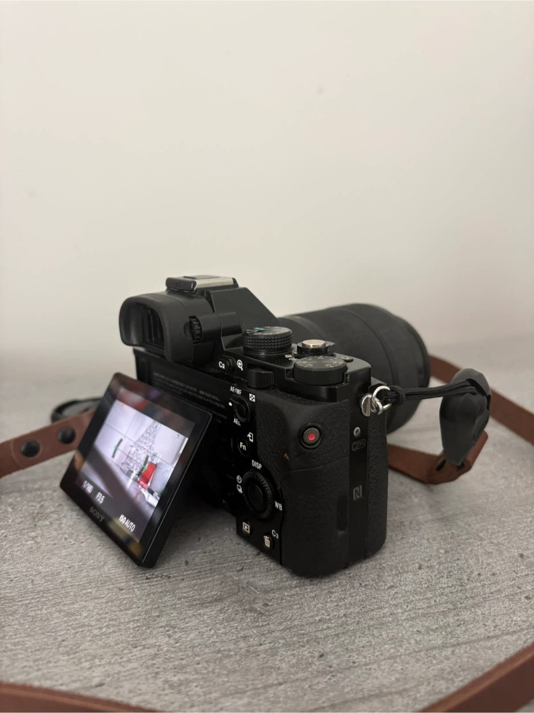 Sony Alpha a7 w/ kit lens - photo 3