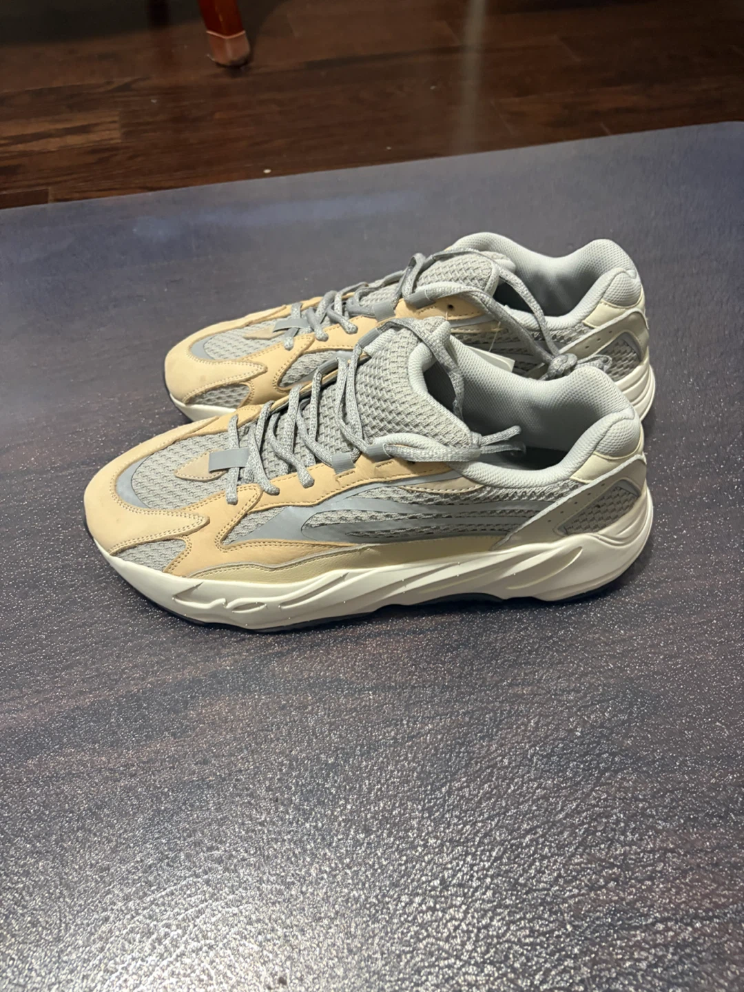 Adidas Yeezy 700 V2 Cream - photo 4