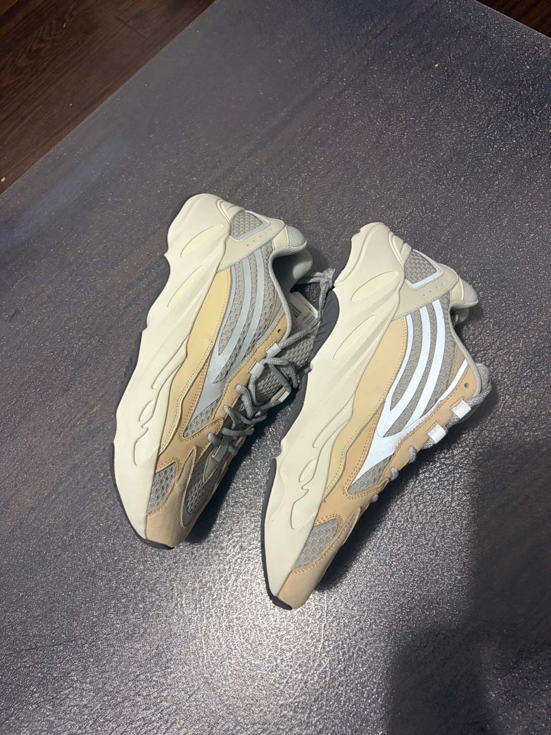 Adidas Yeezy 700 V2 Cream - photo 5