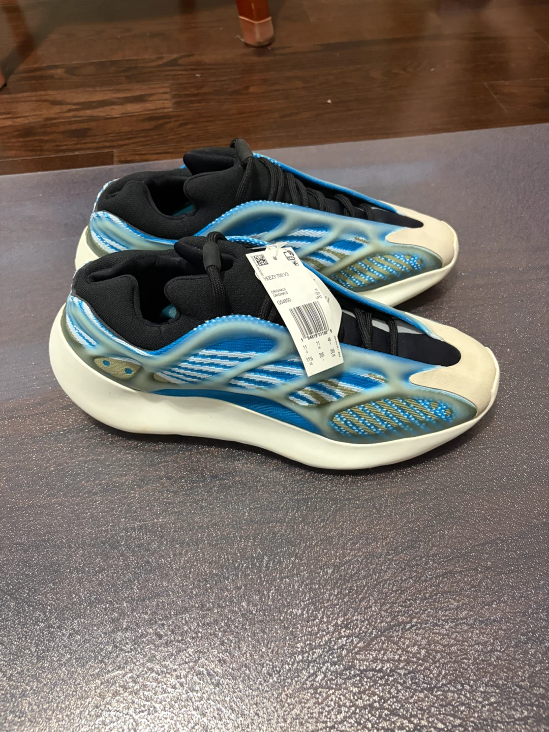 Adidas Yeezy 700 V3 Azareth - photo 2