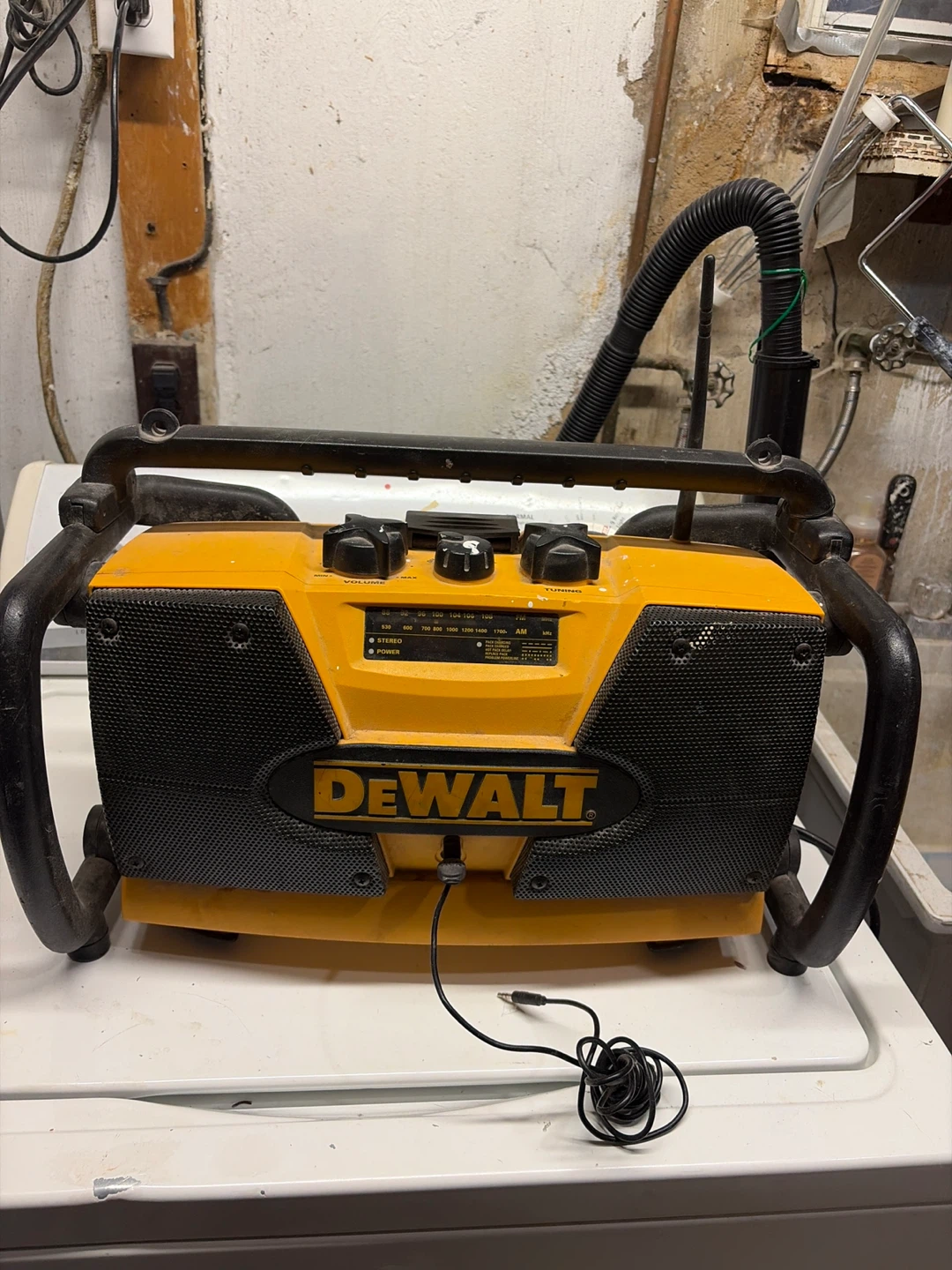 DEWALT AM/FM Radio