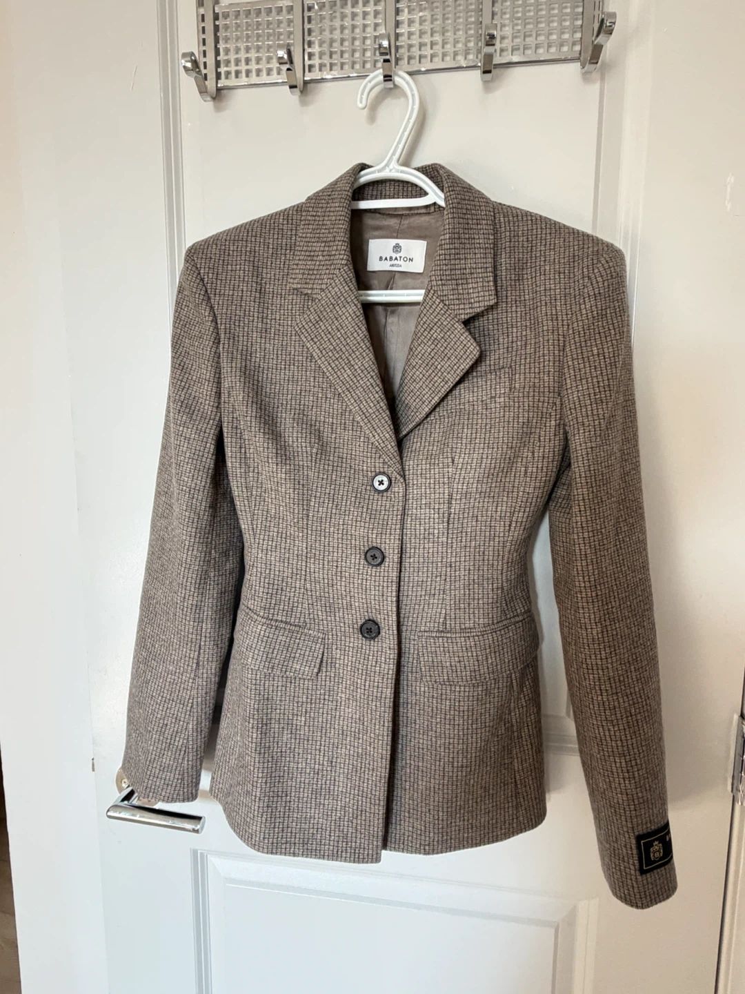 Standout Blazer babaton