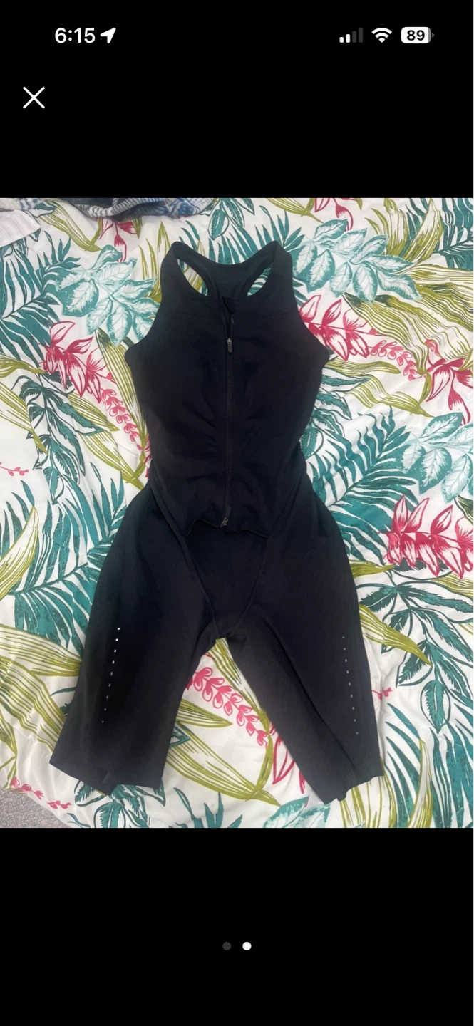 Lululemon Black Bodysuit Full Zip Shorts - photo 2