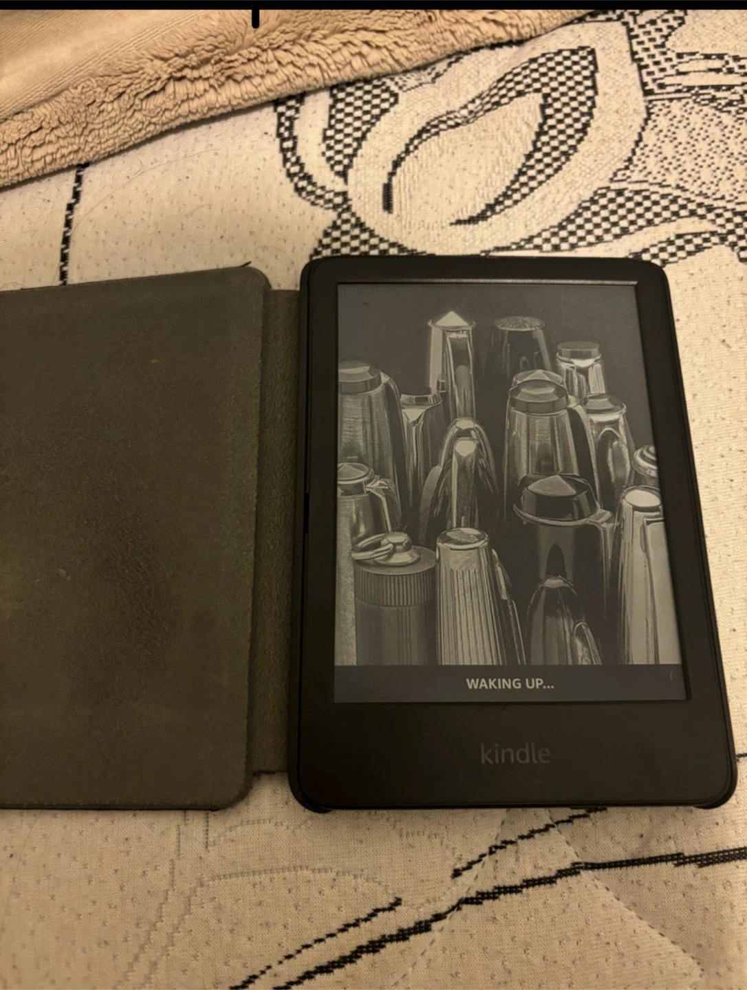 Amazon Kindle E-reader with Cover - photo 3
