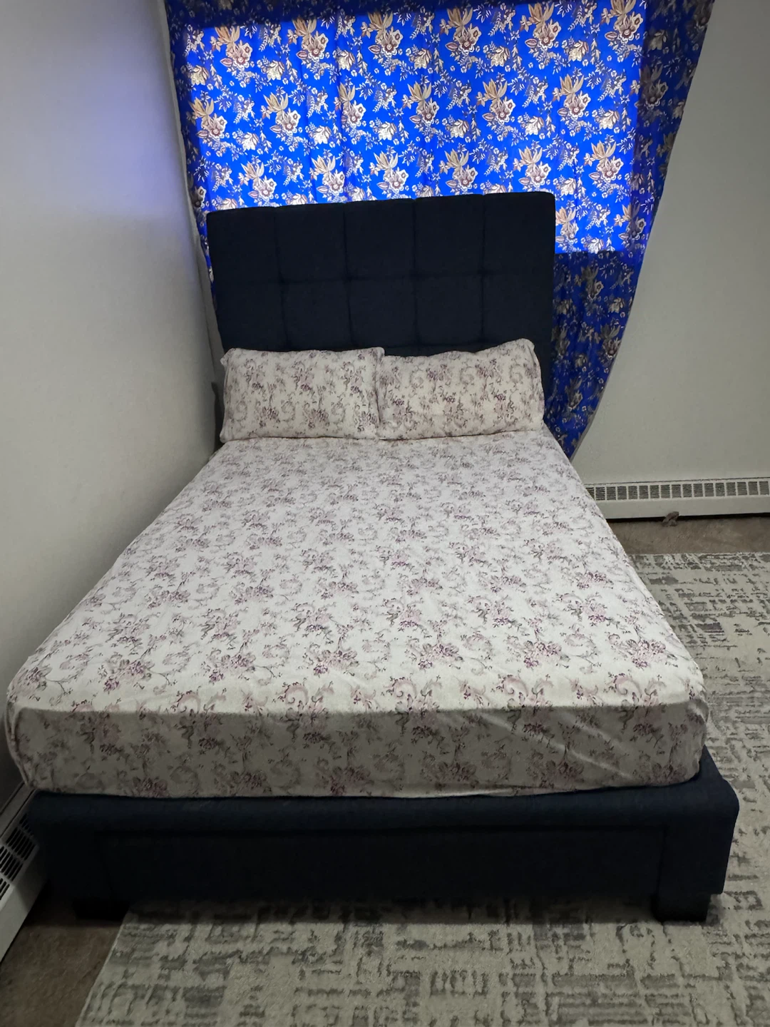 Full size bed + mattress + carpet - photo 2