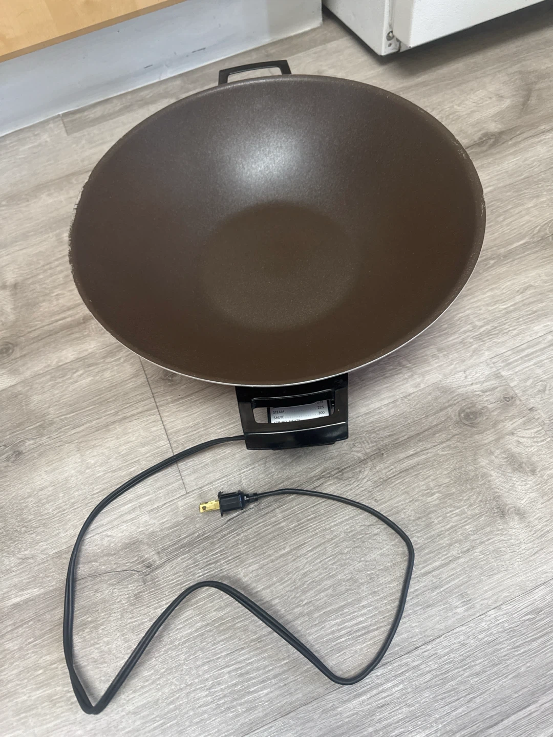 Retro Electric Wok with Lid - photo 2