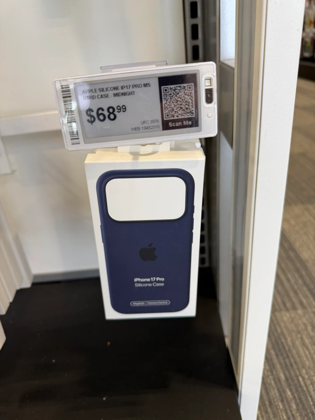 Apple’s 17 Pro purple silicone case - photo 2