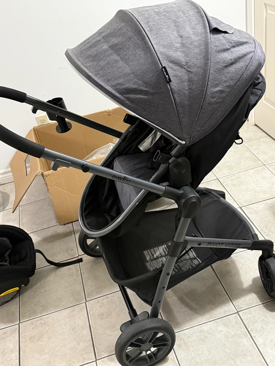 Evenflo Pivot Vizor Stroller with LiteMax 35 Car Seat