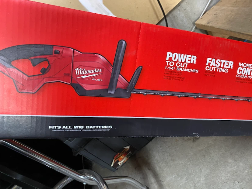 Milwaukee Fuel M18 3034-20 30” hedge trimmer New in box - photo 2