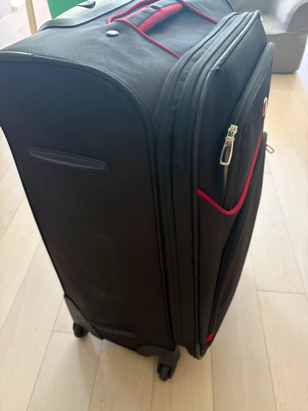 23” suitcase Swiss - photo 2