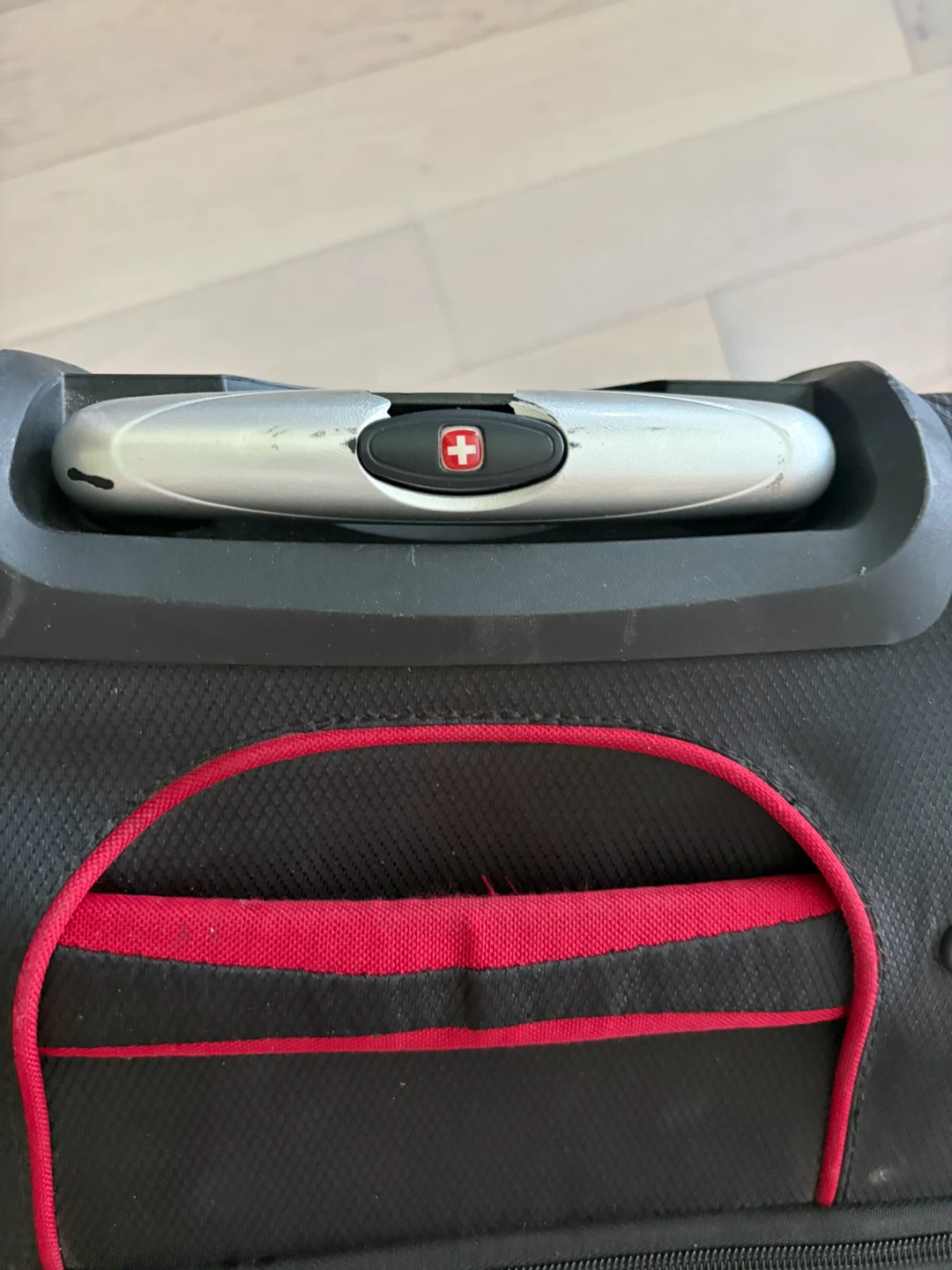 23” suitcase Swiss - photo 3